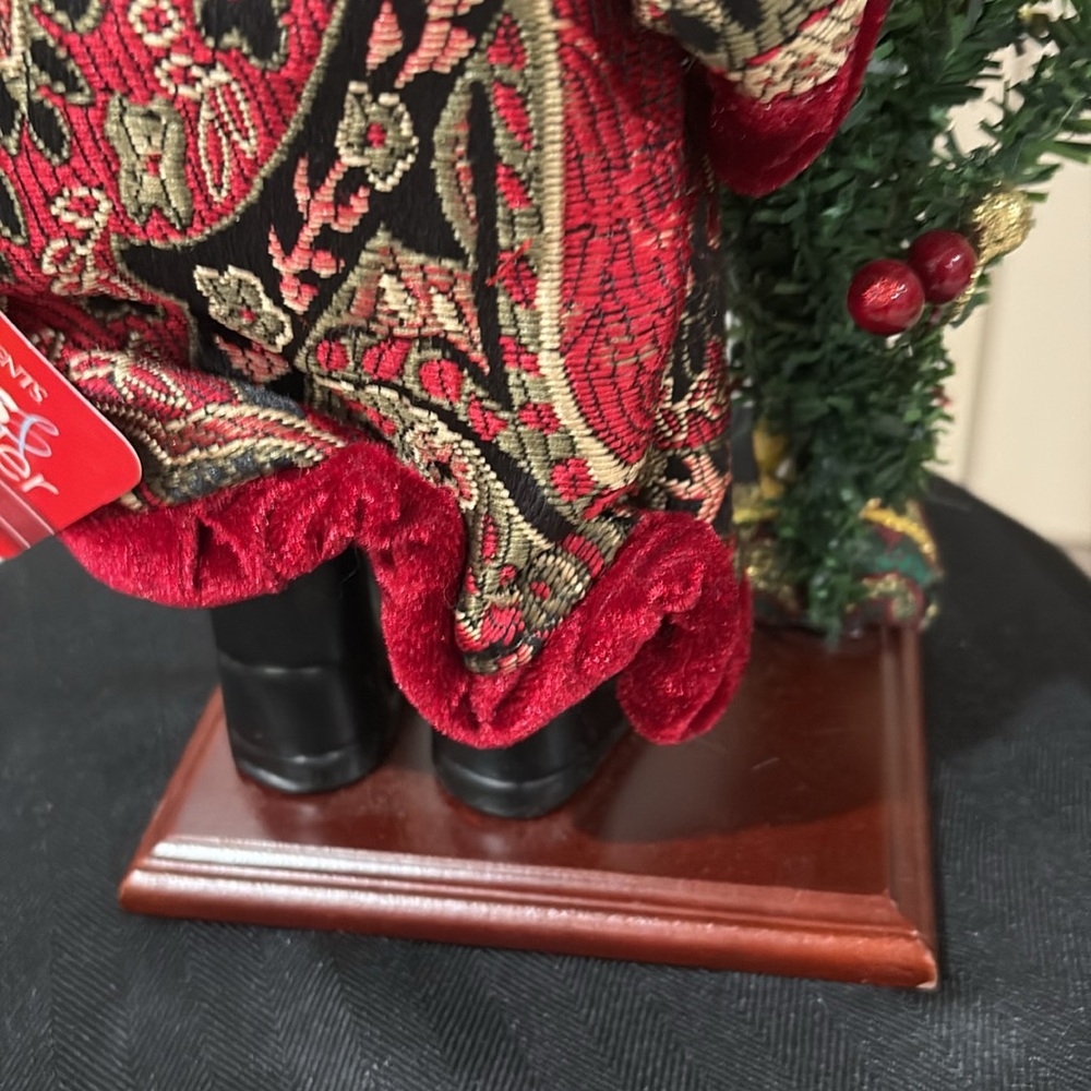 Holiday Decor Santa - Picture 4 of 14